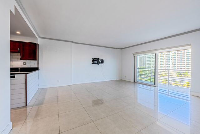 2900 NE 30th Street 9i, Fort Lauderdale, FL 33306