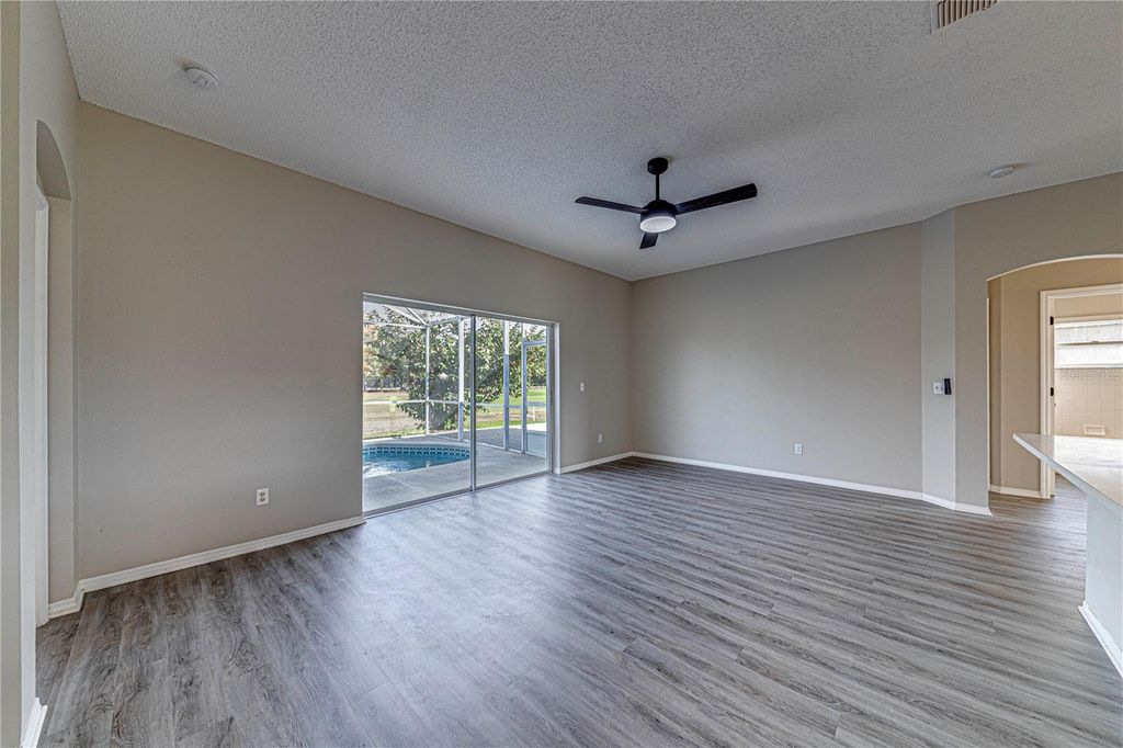 Image 19 of property listing at 745 JAYBEE AVENUE, Davenport, FL 33897