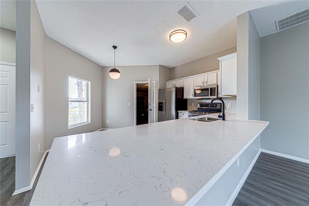 Image 4 of property listing at 745 JAYBEE AVENUE, Davenport, FL 33897