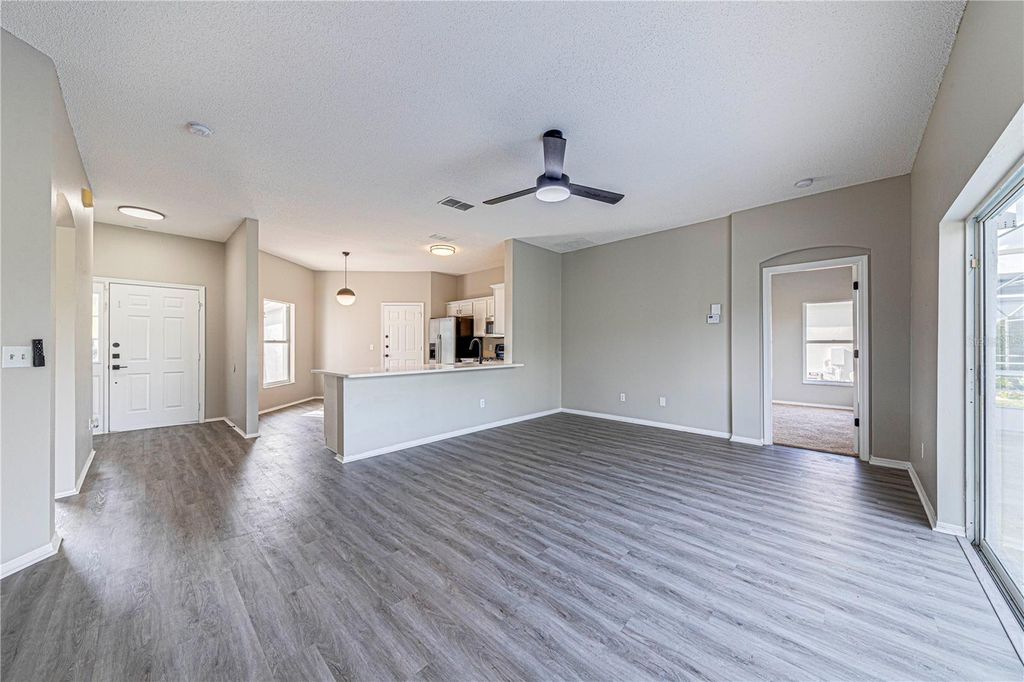 Image 5 of property listing at 745 JAYBEE AVENUE, Davenport, FL 33897