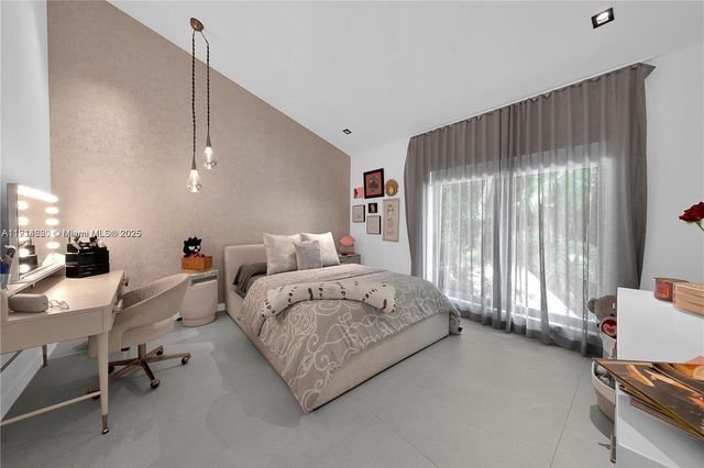 3760 S Douglas Rd, Miami, FL 33133