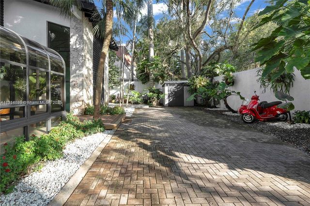 3760 S Douglas Rd, Miami, FL 33133