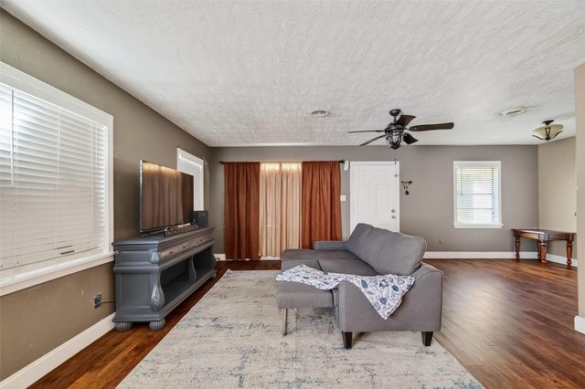 504 N Circle Drive, Baytown, TX 77520