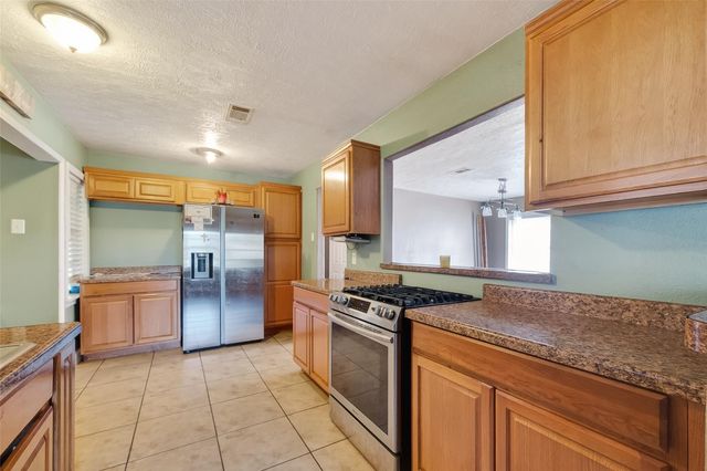 504 N Circle Drive, Baytown, TX 77520