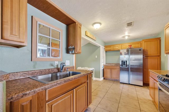 504 N Circle Drive, Baytown, TX 77520