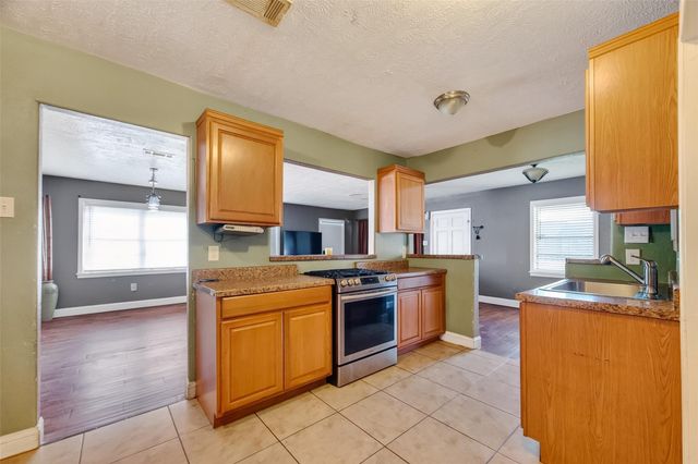 504 N Circle Drive, Baytown, TX 77520