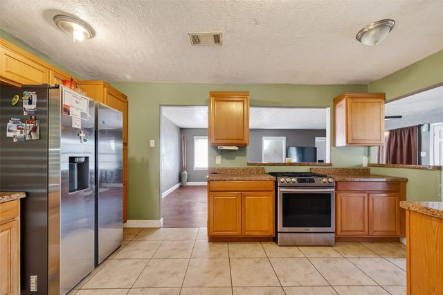 504 N Circle Drive, Baytown, TX 77520