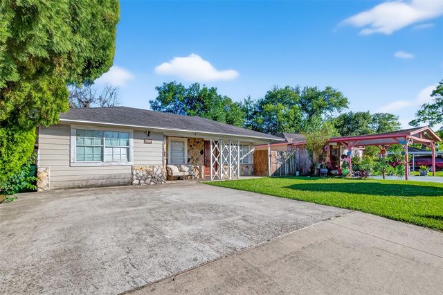504 N Circle Drive, Baytown, TX 77520