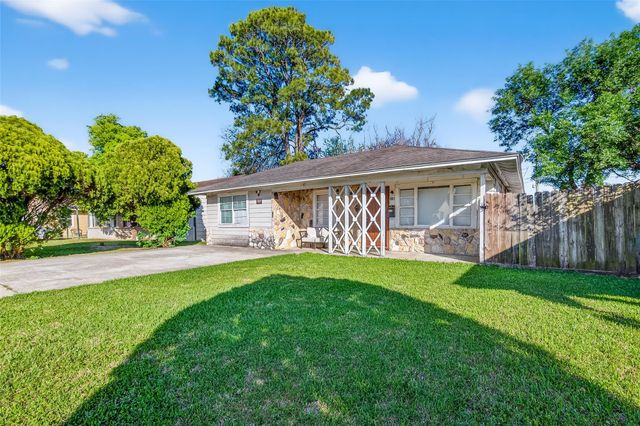 504 N Circle Drive, Baytown, TX 77520