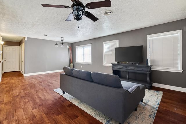 504 N Circle Drive, Baytown, TX 77520