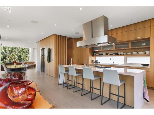 1560 Nw 25TH Ave, Portland, OR 97210