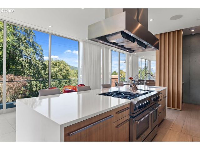 1560 Nw 25TH Ave, Portland, OR 97210