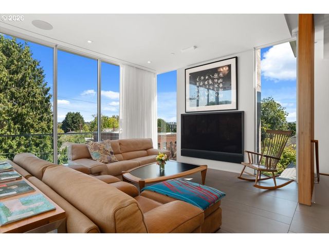 1560 Nw 25TH Ave, Portland, OR 97210