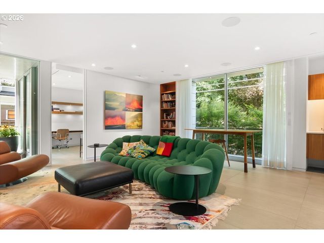 1560 Nw 25TH Ave, Portland, OR 97210