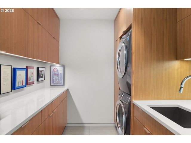 1560 Nw 25TH Ave, Portland, OR 97210
