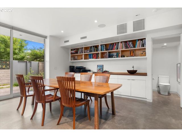 1560 Nw 25TH Ave, Portland, OR 97210