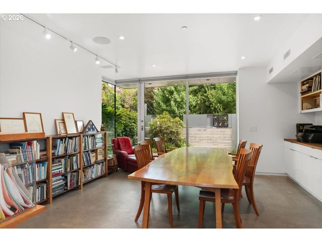 1560 Nw 25TH Ave, Portland, OR 97210