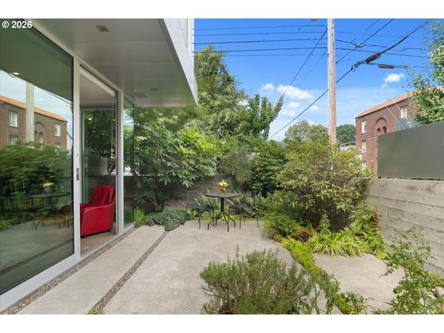 1560 Nw 25TH Ave, Portland, OR 97210