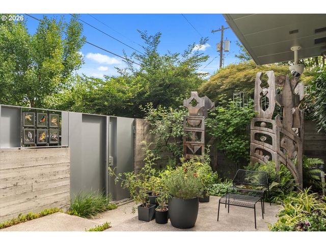 1560 Nw 25TH Ave, Portland, OR 97210