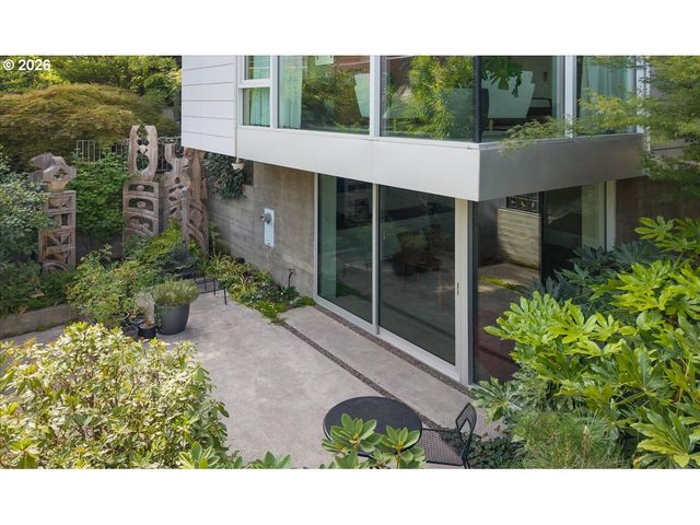 1560 Nw 25TH Ave, Portland, OR 97210