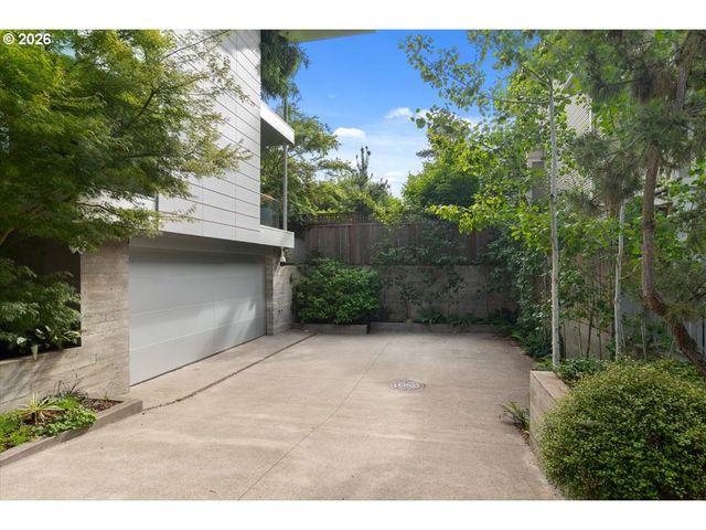 1560 Nw 25TH Ave, Portland, OR 97210