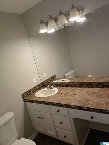 515 E LAKE HILL DRIVE, Talladega, AL 35160