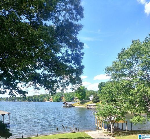 515 E LAKE HILL DRIVE, Talladega, AL 35160