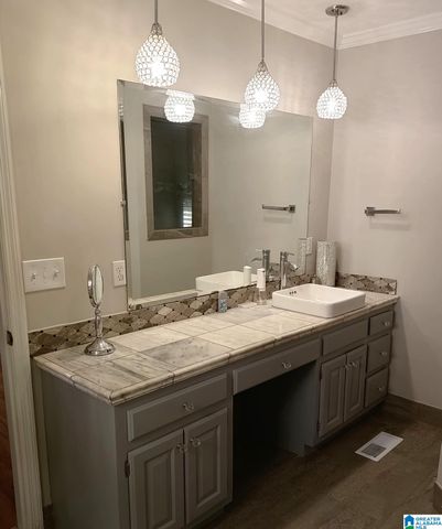 515 E LAKE HILL DRIVE, Talladega, AL 35160