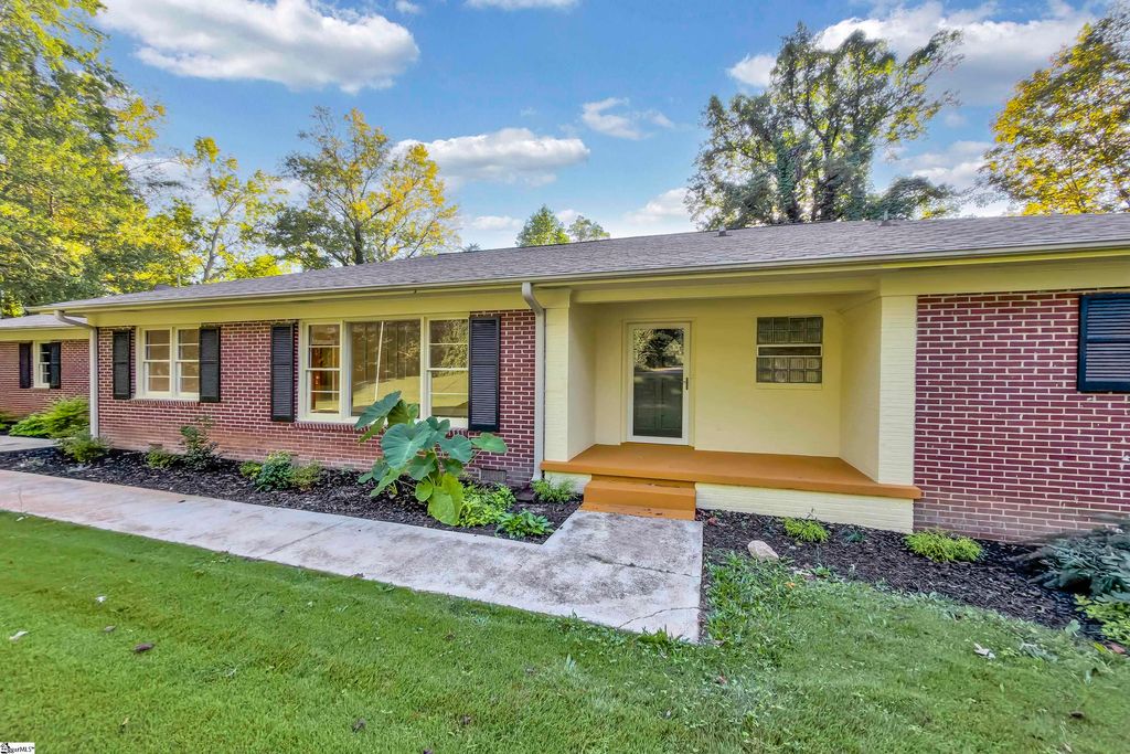 3823 Maid Marion Lane, Spartanburg, SC 29302