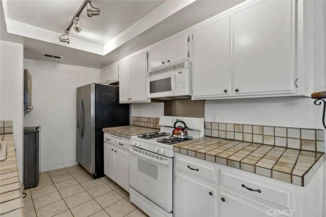 3988 Beethoven Street 9, Los Angeles, CA 90066