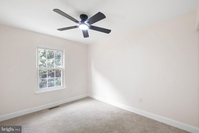 13 IRIS LN, Newark, DE 19702
