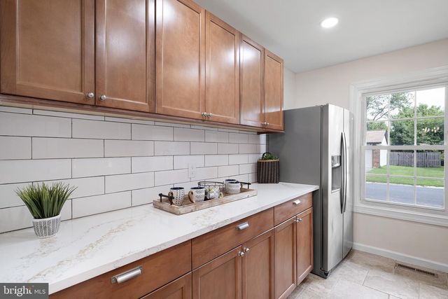 13 IRIS LN, Newark, DE 19702