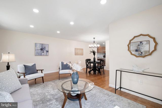 13 IRIS LN, Newark, DE 19702