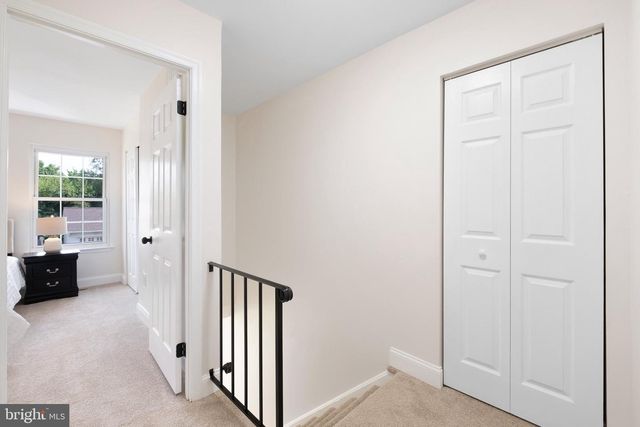 13 IRIS LN, Newark, DE 19702