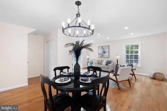13 IRIS LN, Newark, DE 19702