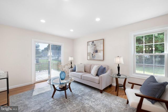 13 IRIS LN, Newark, DE 19702