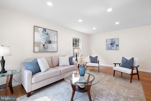13 IRIS LN, Newark, DE 19702