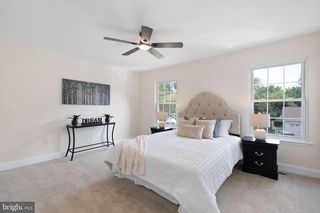 13 IRIS LN, Newark, DE 19702
