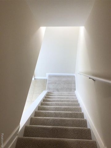 31208 Country Way, Farmington Hills, MI 48331