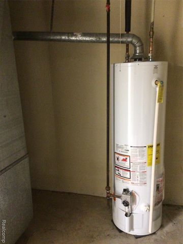 31208 Country Way, Farmington Hills, MI 48331