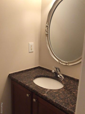 31208 Country Way, Farmington Hills, MI 48331