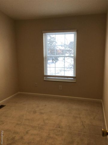 31208 Country Way, Farmington Hills, MI 48331