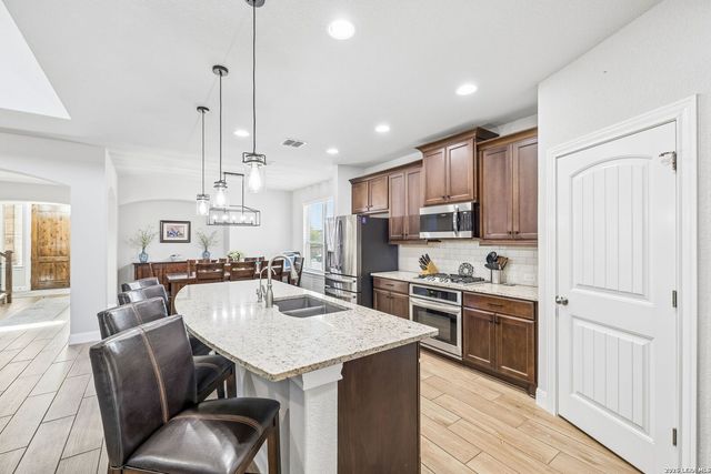 5807 Burro Stone, San Antonio, TX 78253