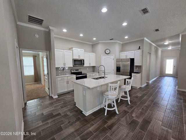518 VONRON Drive, Jacksonville, FL 32222