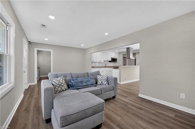 2125 Dean DR, Norfolk, VA 23518