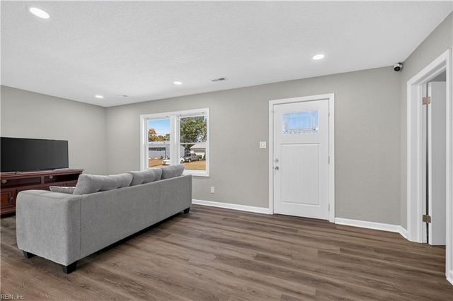 2125 Dean DR, Norfolk, VA 23518