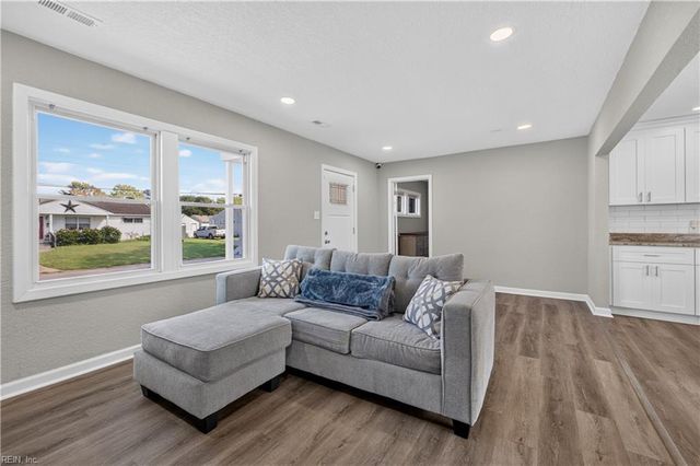 2125 Dean DR, Norfolk, VA 23518
