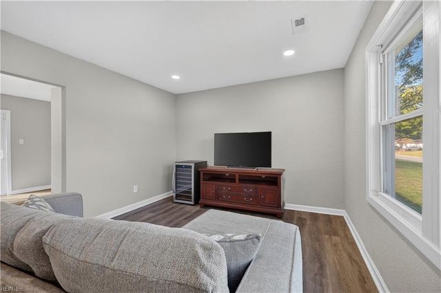 2125 Dean DR, Norfolk, VA 23518