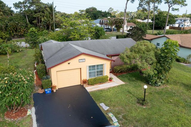 6121 Rainbow Circle, Greenacres, FL 33463
