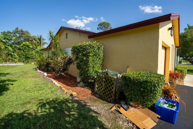 6121 Rainbow Circle, Greenacres, FL 33463